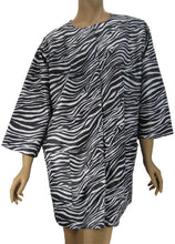 Salon Styling Jacket In Zebra Print